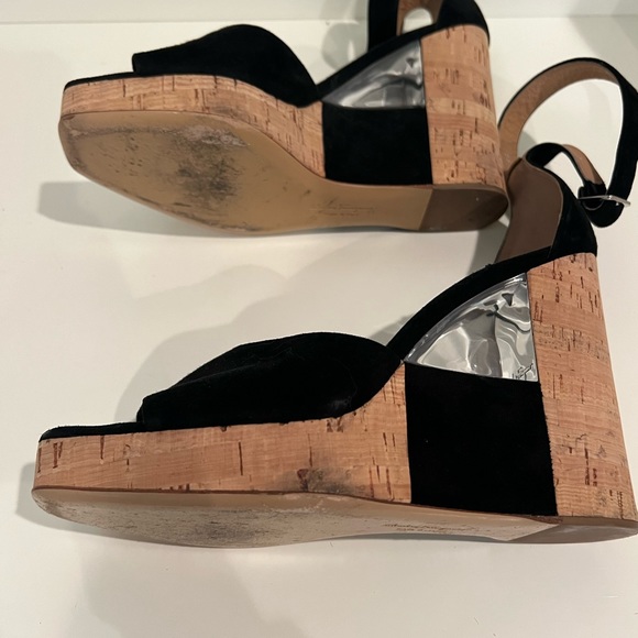 Salvador Ferragamo Italian Black Wedges- Approx 4.5in wedge- Exllt condition - Picture 4 of 5